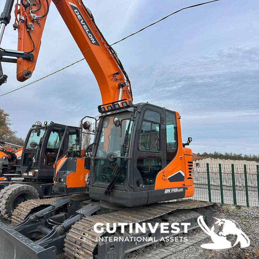 Used 2 - Crawler excavator