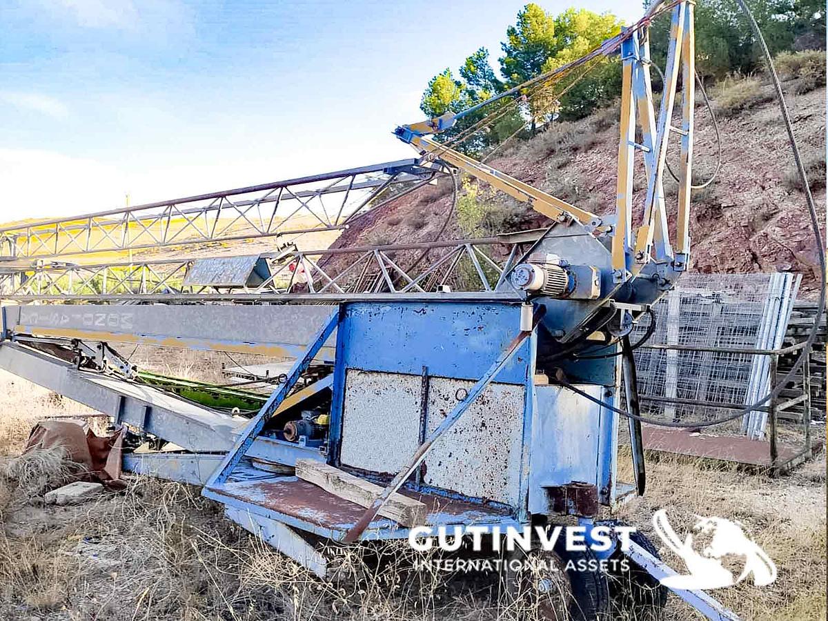 Used 4 - Self-erecting crane - 14.5 meters