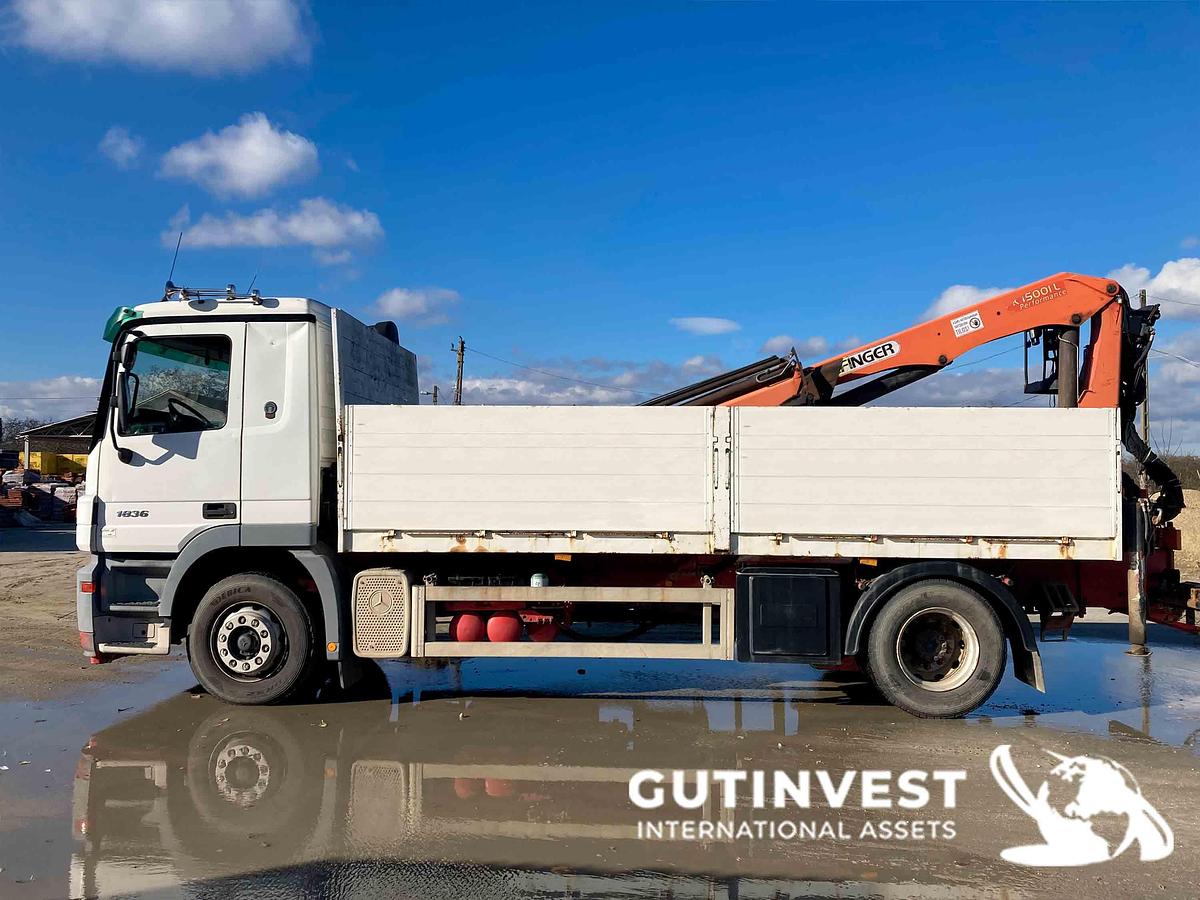 Used Truck with open box and crane