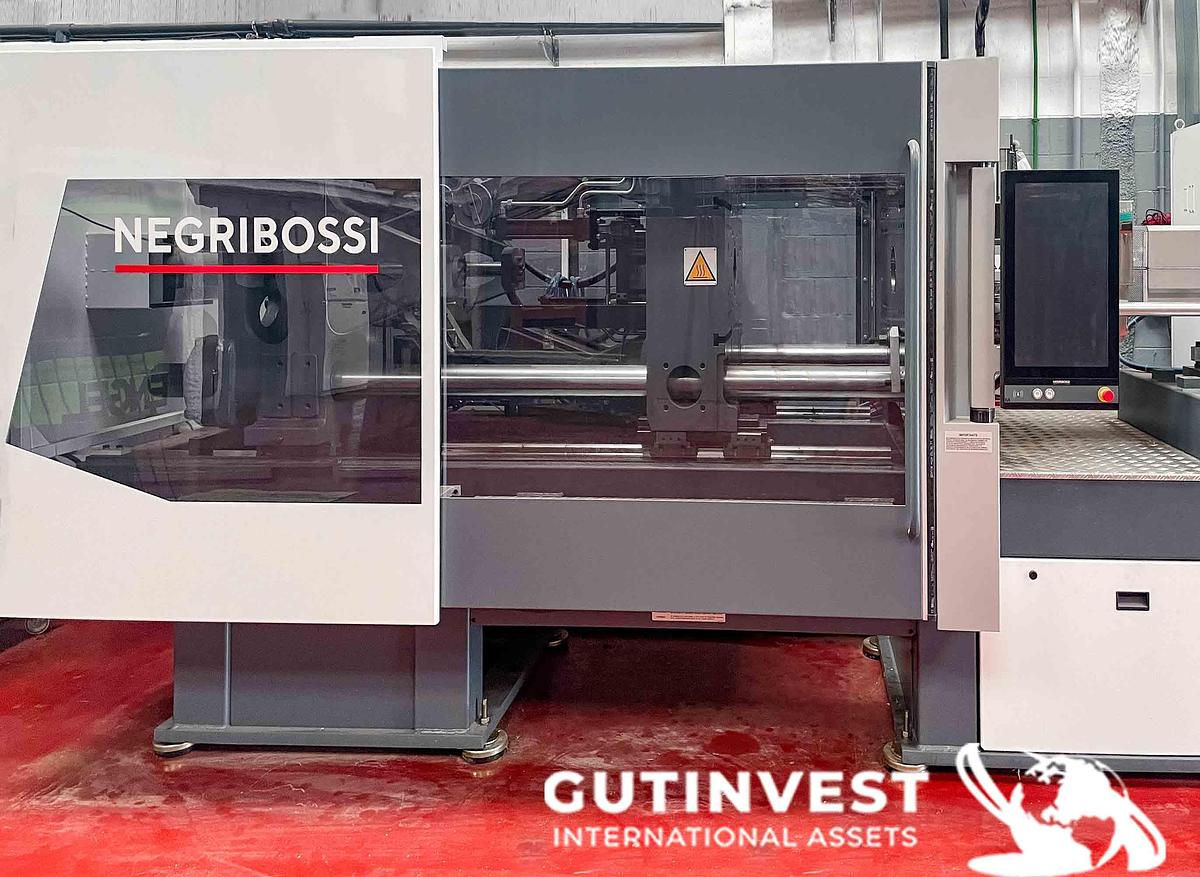 Used Plastic Injection molding Machine - 330Tn