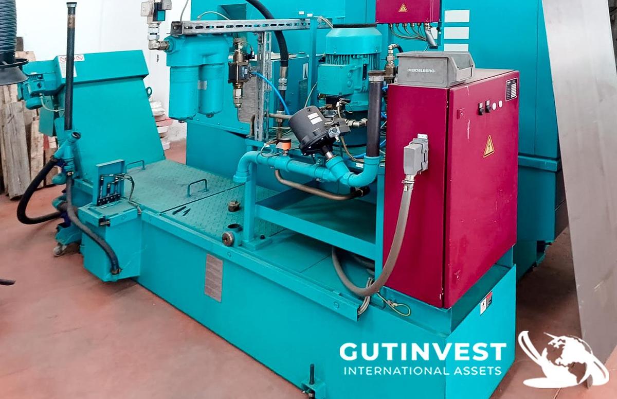 Used CNC milling machining center - 4 axes