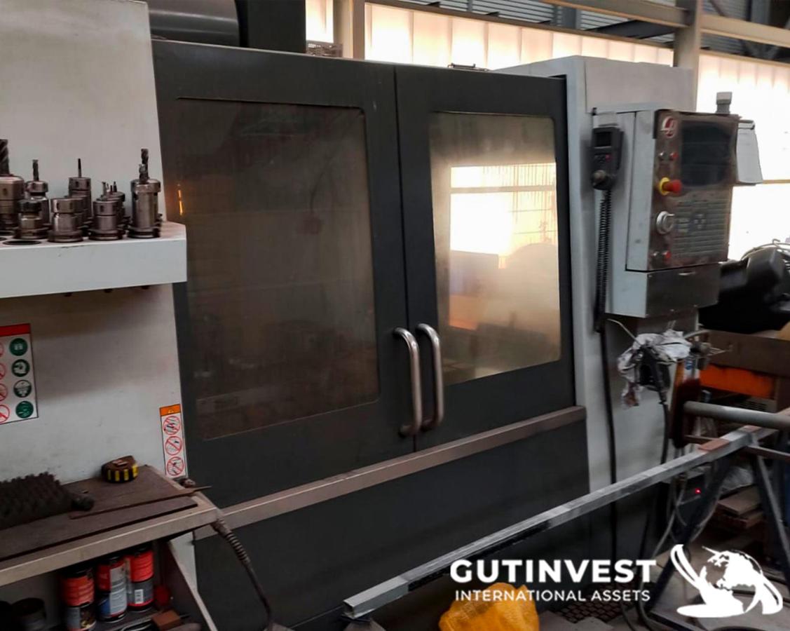 Usado Centro de mecanizado vertical CNC