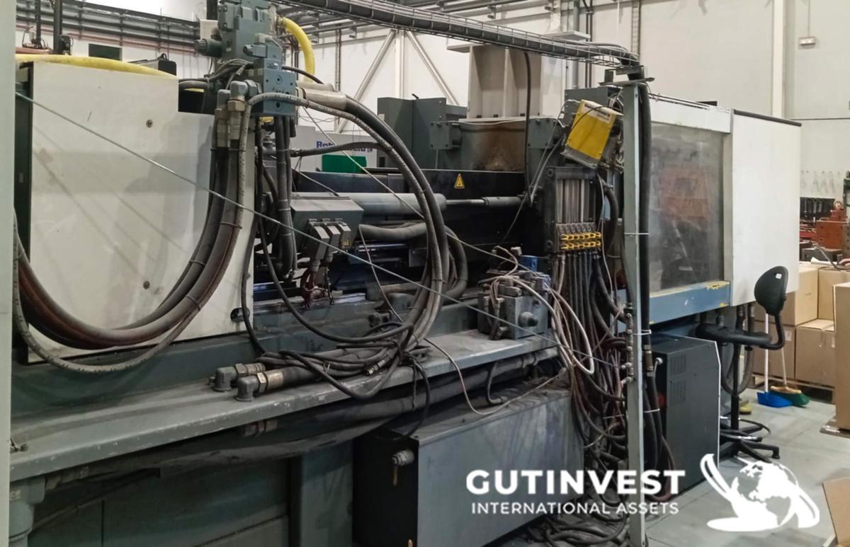 Usado Máquina inyectora de plástico - 270Tn