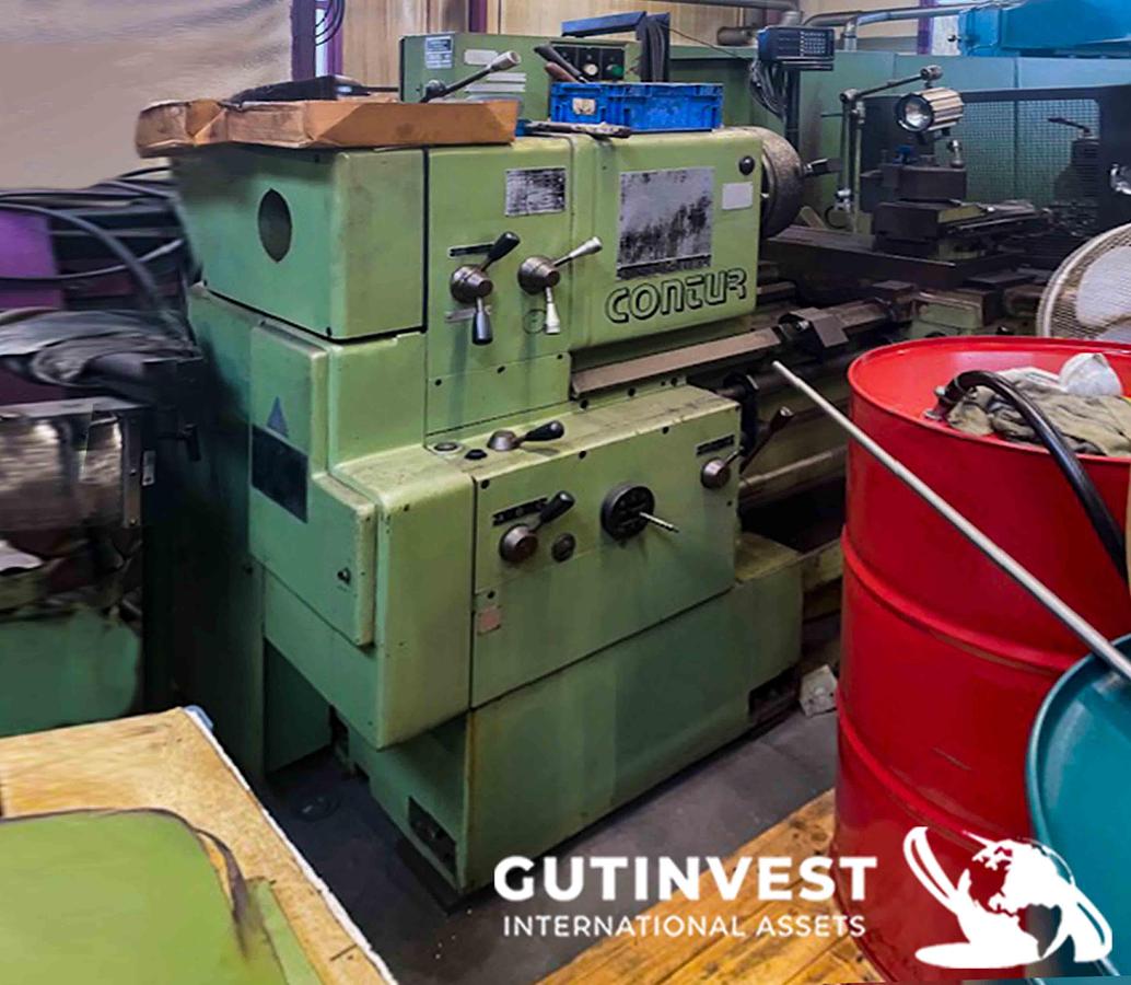 Used Metal Lathe with Display - 4 meters