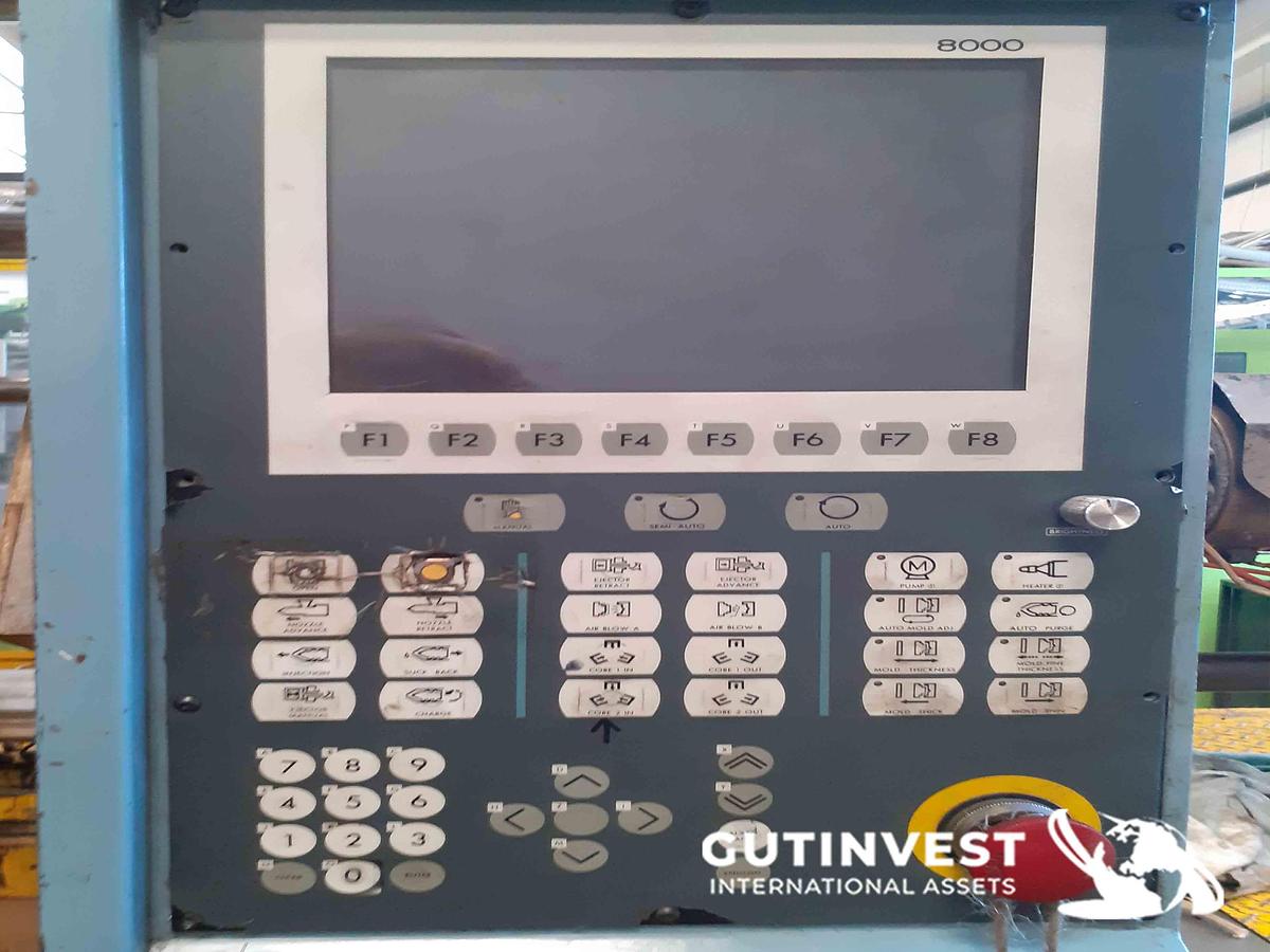 Usado 1 - Máquina inyectora de plástico - 550Tn