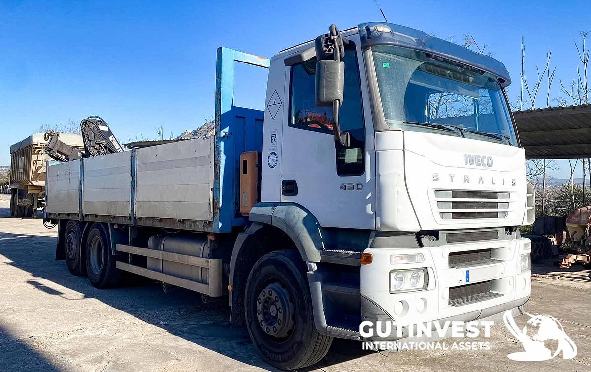 Used 3 axis - open box truck with crane