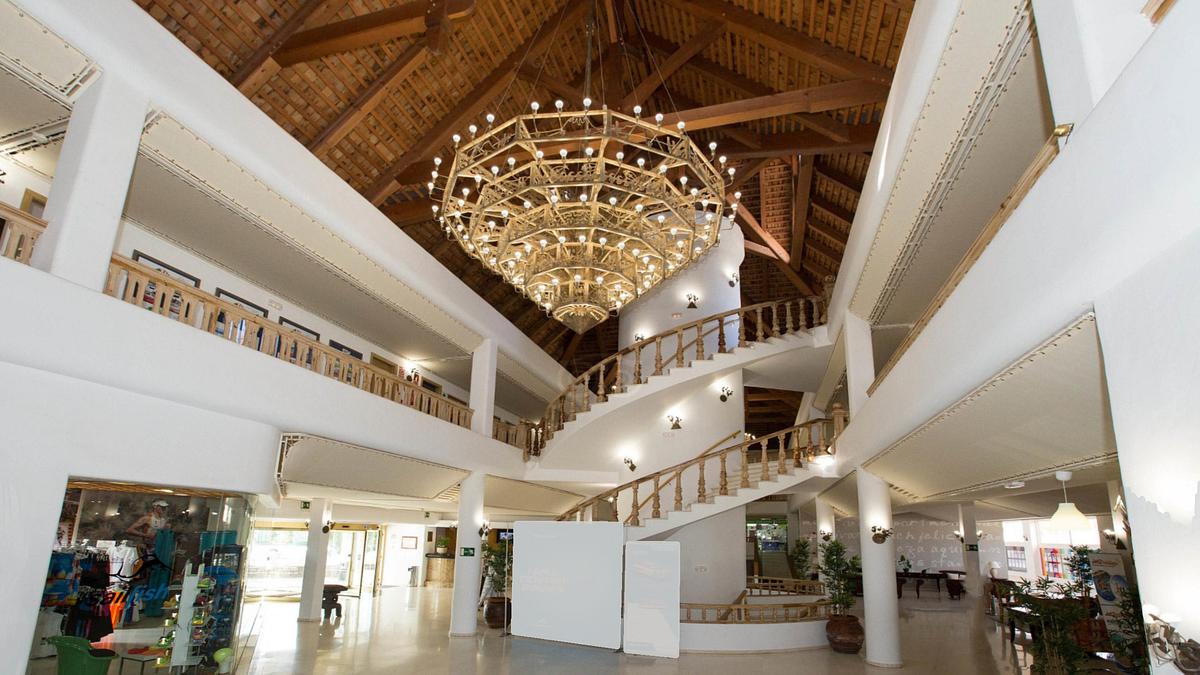 Usado 1 - Complejo turístico hotelero - 4 estrellas - 132 apartamentos