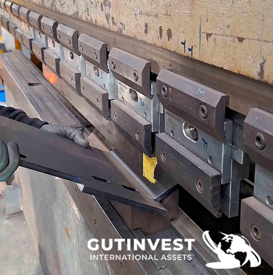 Usado Plegadora hidráulica CNC para metal - 150Tn