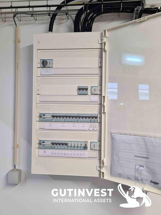 Usado 9 - Cuadro eléctrico pequeño