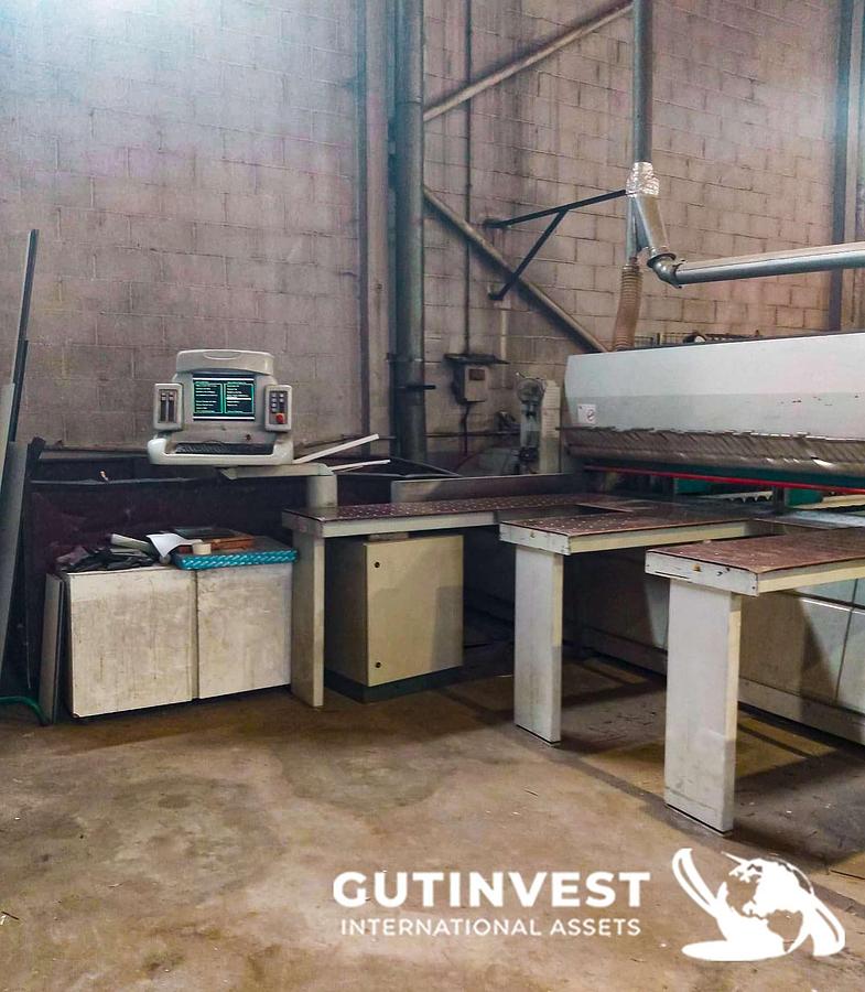 Used 1 - Wood Panel Sawing machine