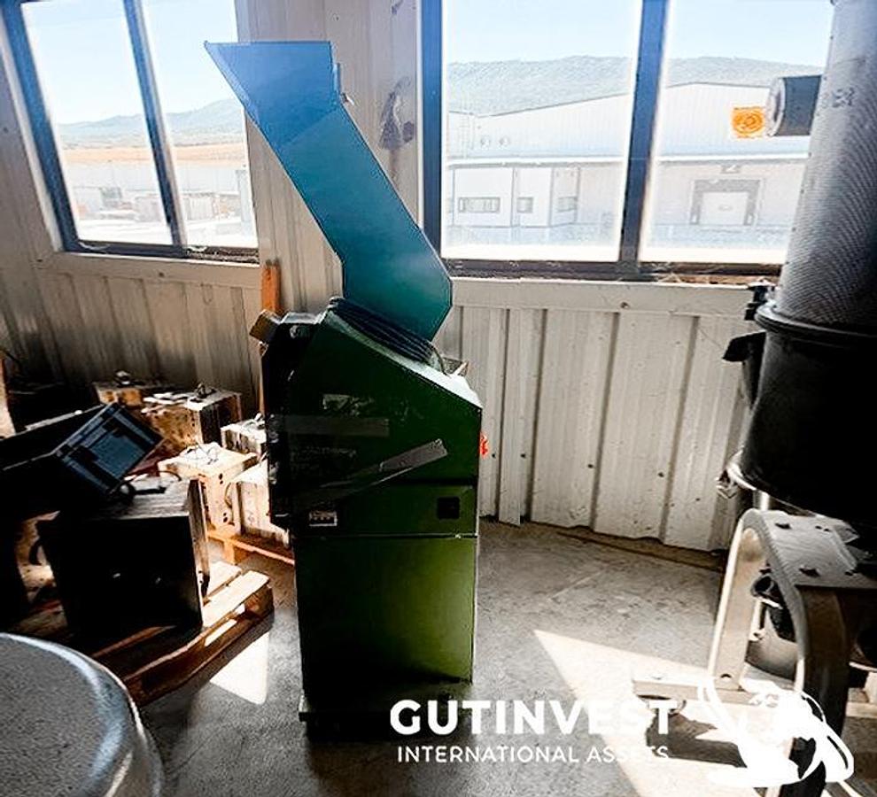 Used Plastic shredder granulator