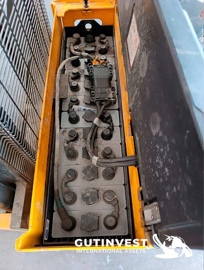 Used 3 - Electric stacker.