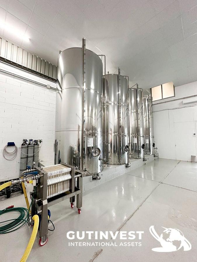 Used 1 - Complete lot of machinery for olive oil packaging