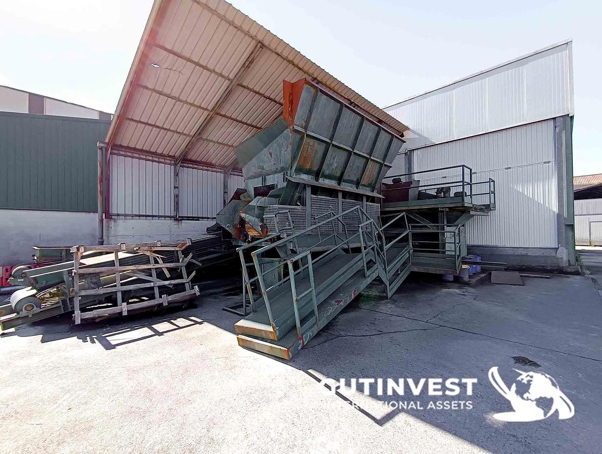 Used 8 - Sieve platform