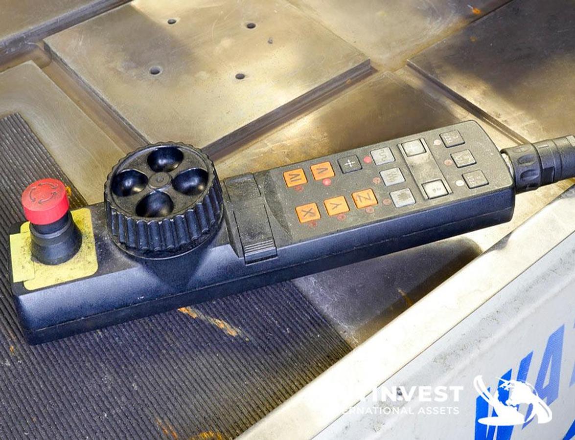 Usado 2 - Máquina de perforar de 5 ejes