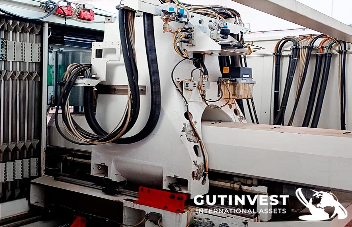 Used CNC milling machining center - 4 axes