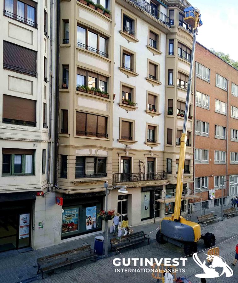 Used 1 - Diesel telescopic platform.