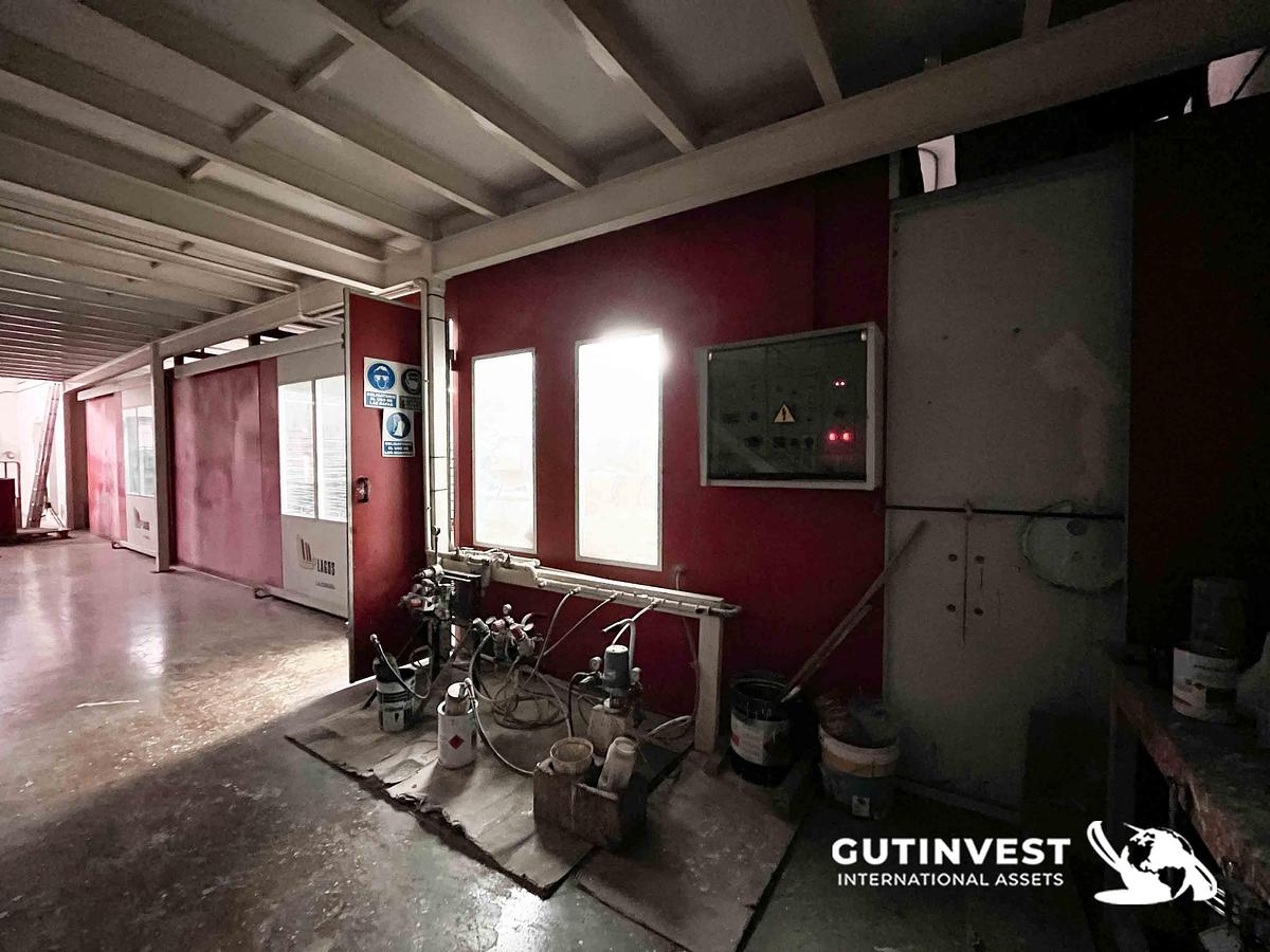 Used 1 - Paint booth