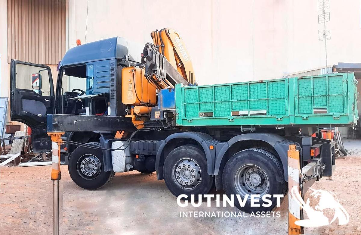 Used Truck with crane