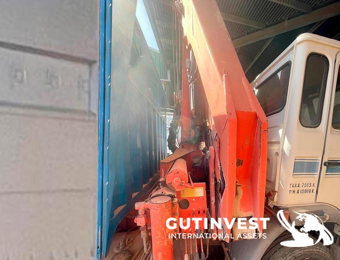 Usado Camión caja abierta con grúa