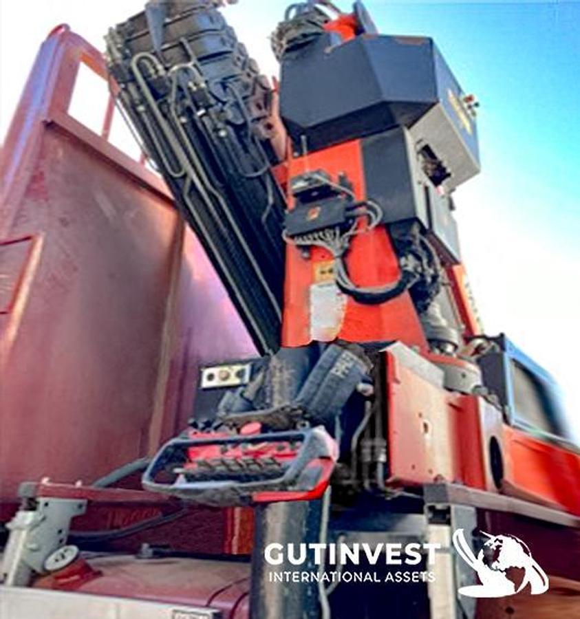 Used 1 - Truck with crane and open box