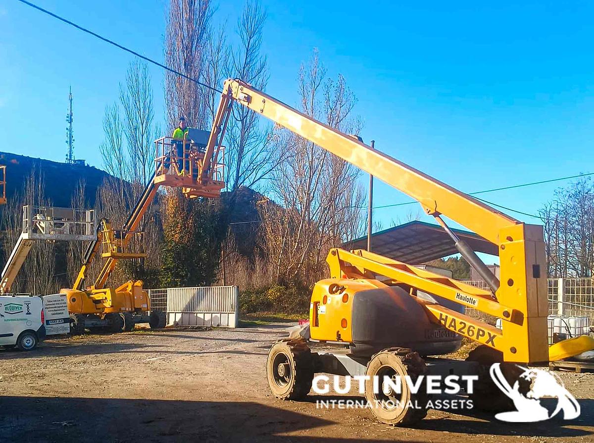 Used 6 - Diesel Articulated Platform