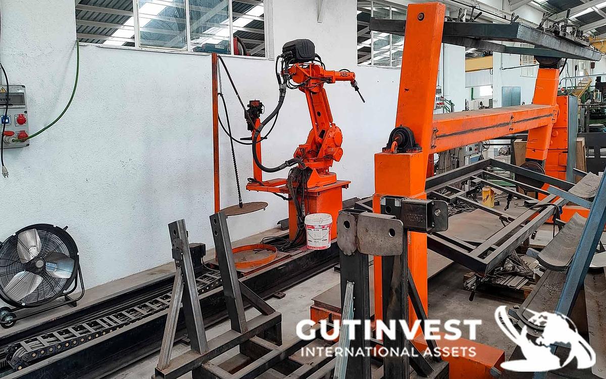 Usado Robot de soldadura con soporte