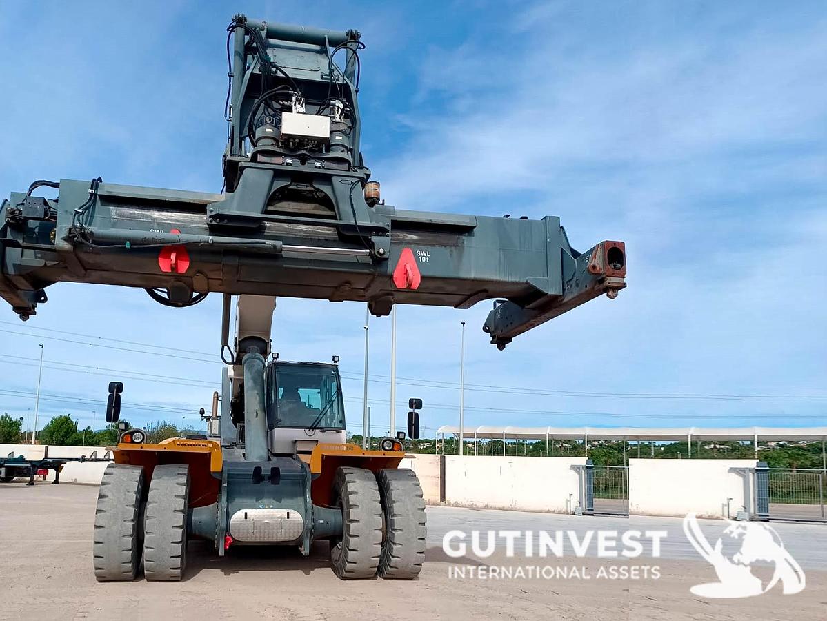 Used 1 - Self-propelled reach truck