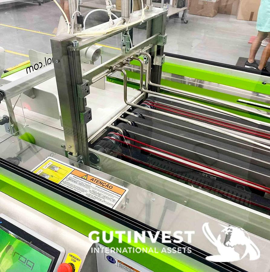 Usado Máquina automática de doblado y embalaje de prendas