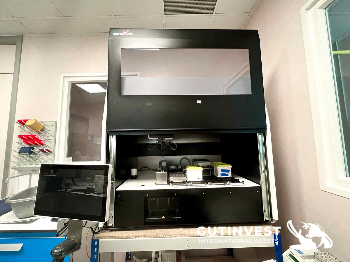 Used 7 - Spectrophotometer