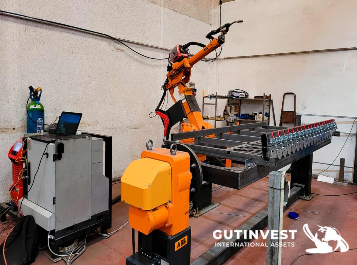 Usado Robot de soldadura con mesa volteadora
