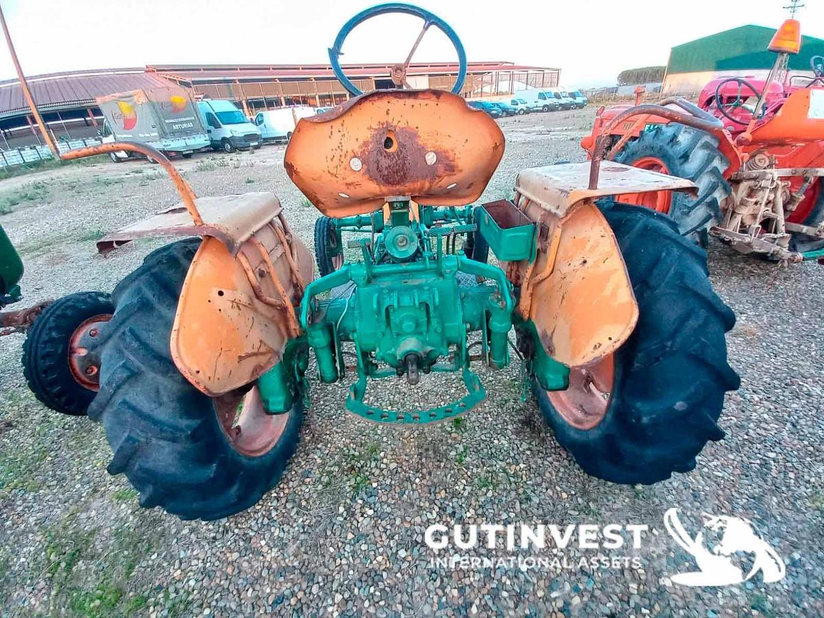 Used 8 - Agricultural tractor