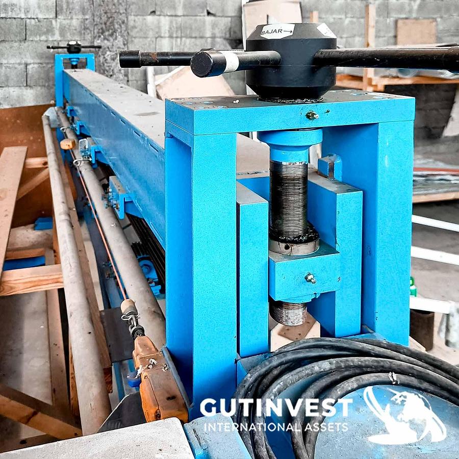 Usado Máquina para fabricar laminas y chapas para escudo térmico