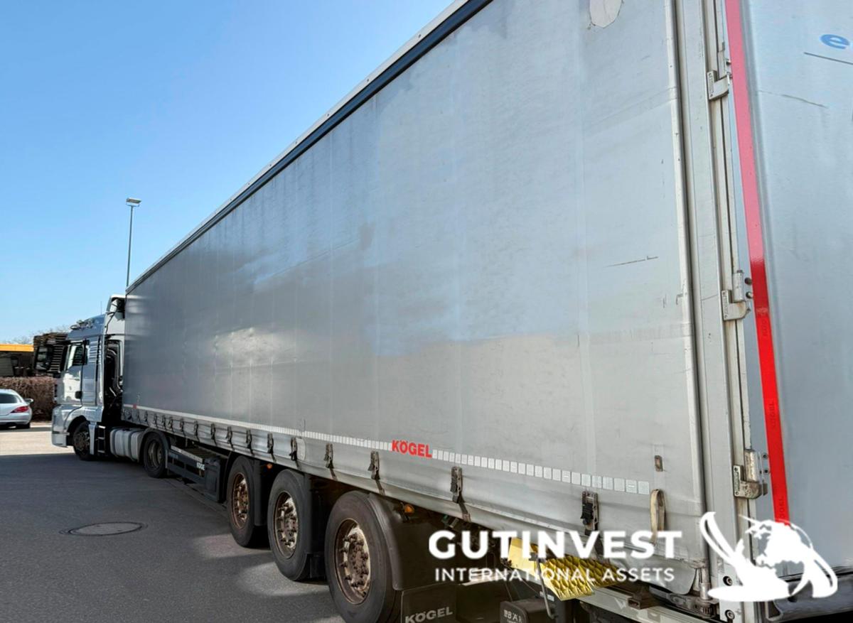 Used Truck with tarpaulin trailer and lifting platform