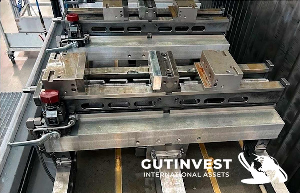 Usado Centro de mecanizado CNC vertical - 5 ejes