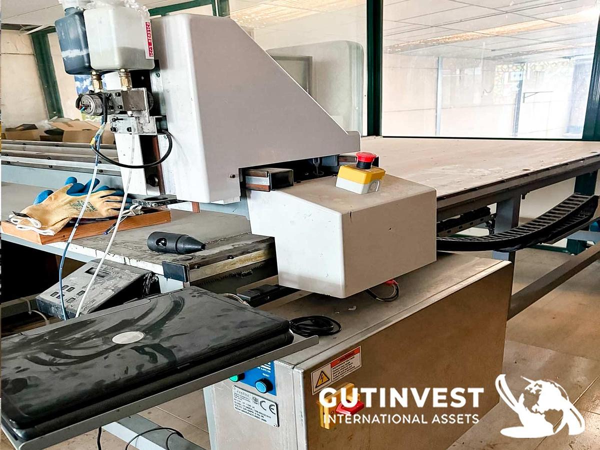 Used 1 - Resin machine for flat glass