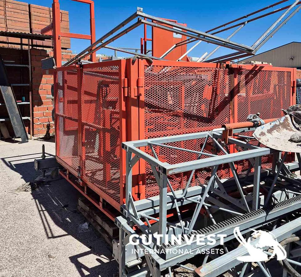 Usado 1 - Montacargas para construcción