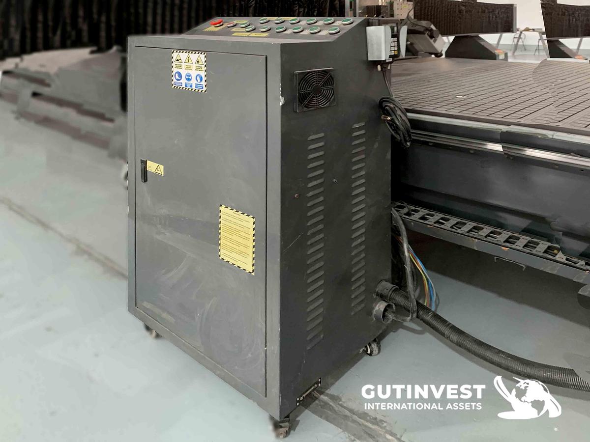 Used 2 - CNC milling machine for carpentry, signage, resins, plastic