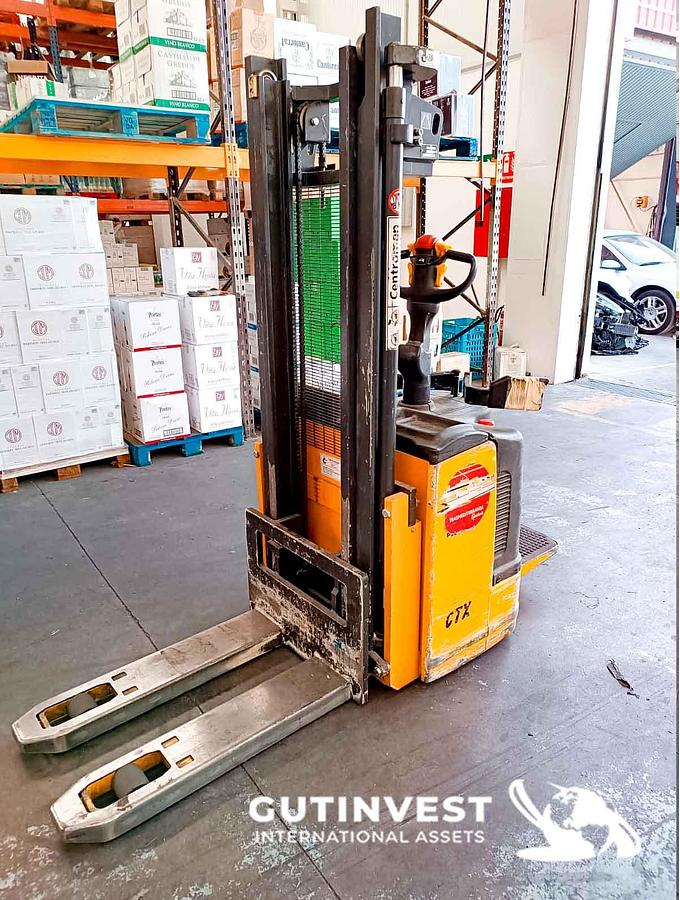 Used 3 - Electric stacker.
