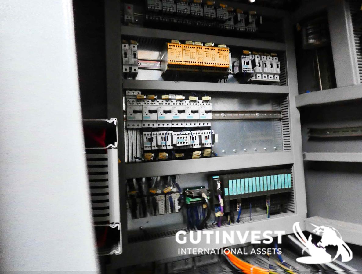 Usado Centro de Mecanizado Vertical CNC