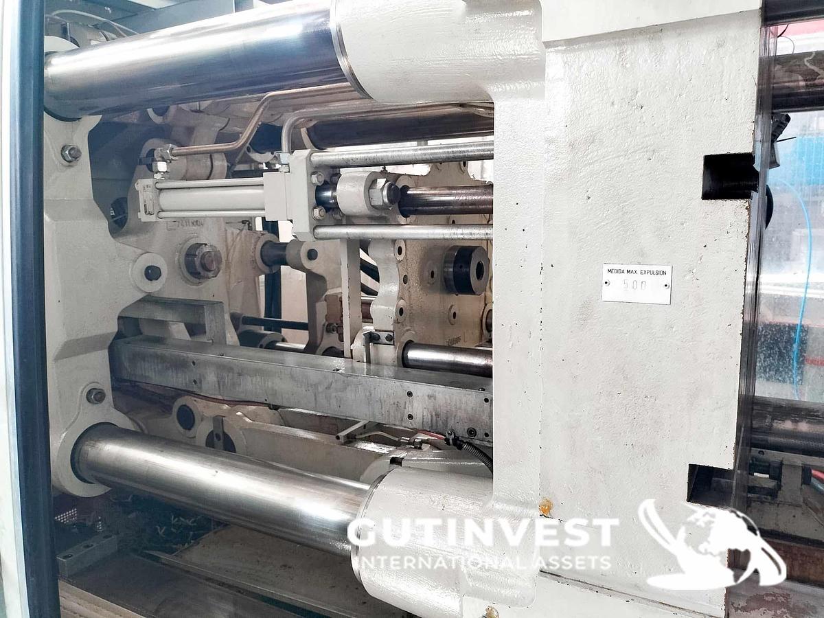 Used 5 - Plastic injection molding machine with robot - 320Tn