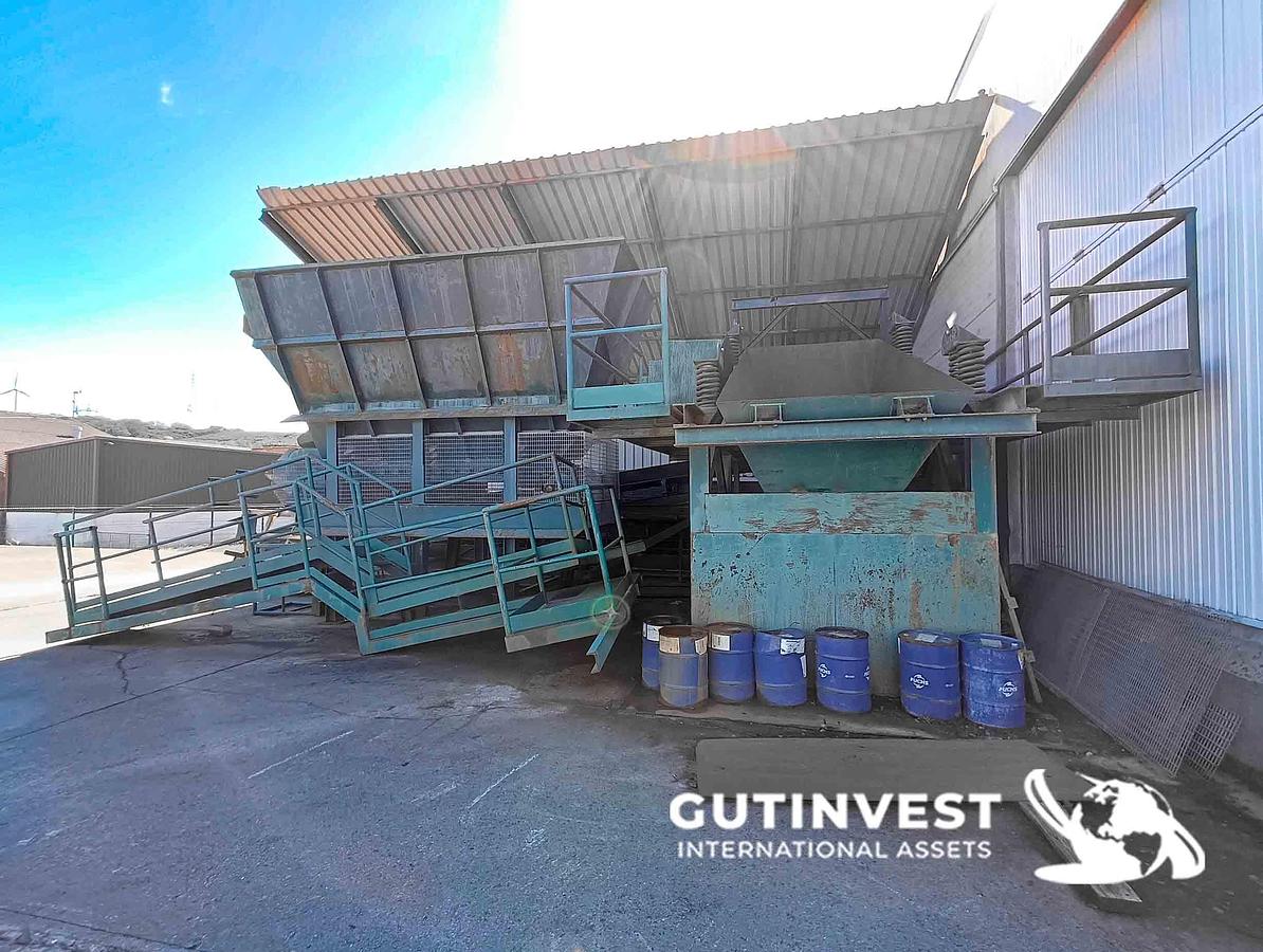 Used 8 - Sieve platform