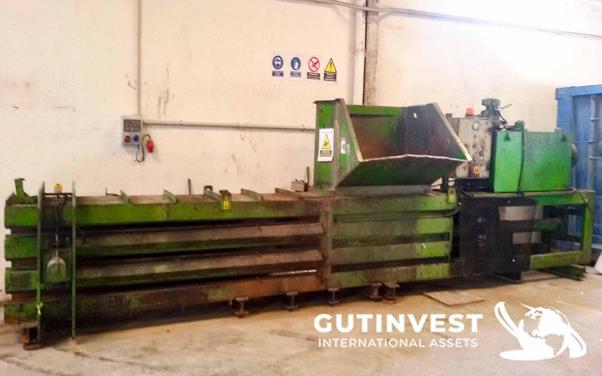 Used 6 - Hydraulic horizontal bale compactor press