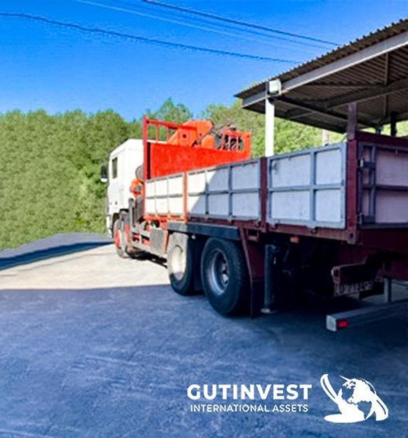 Used 1 - Truck with crane and open box