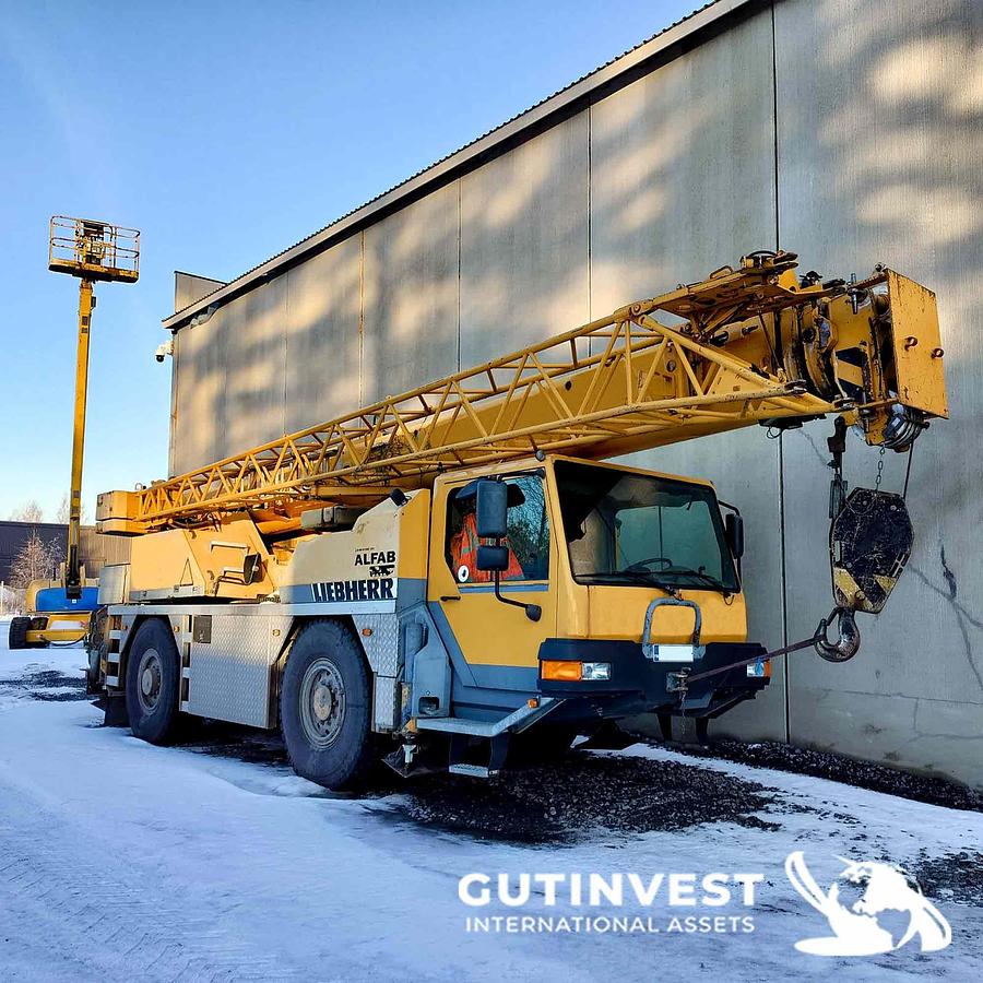 Used Self-propelled mobile crane 35 Tns.