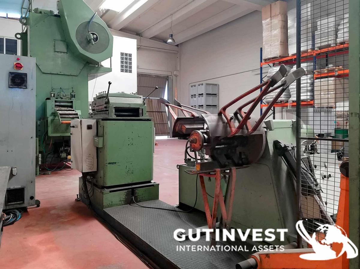 Used Double-column press with decoiler and flattener
