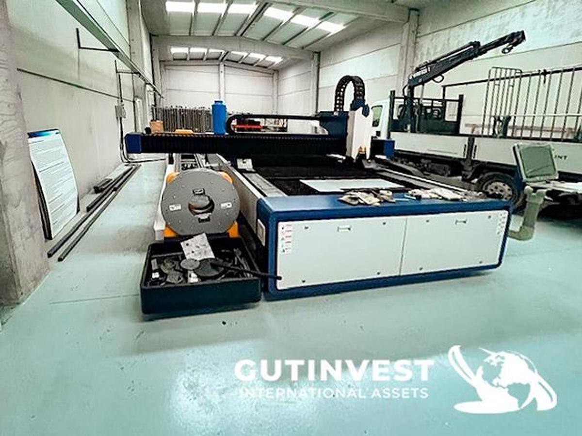 Used 1 - Fiber laser cutting machine - 3kW