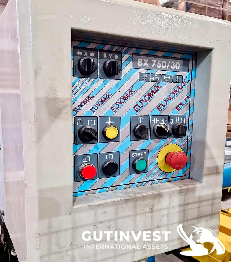 Used 1 - CNC punching machine