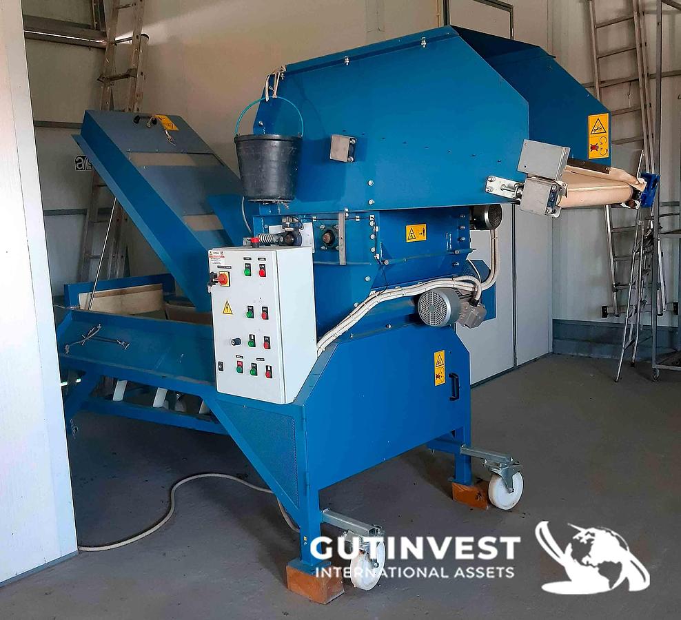Used 4 - Threshing and crushing machine for herbs species
