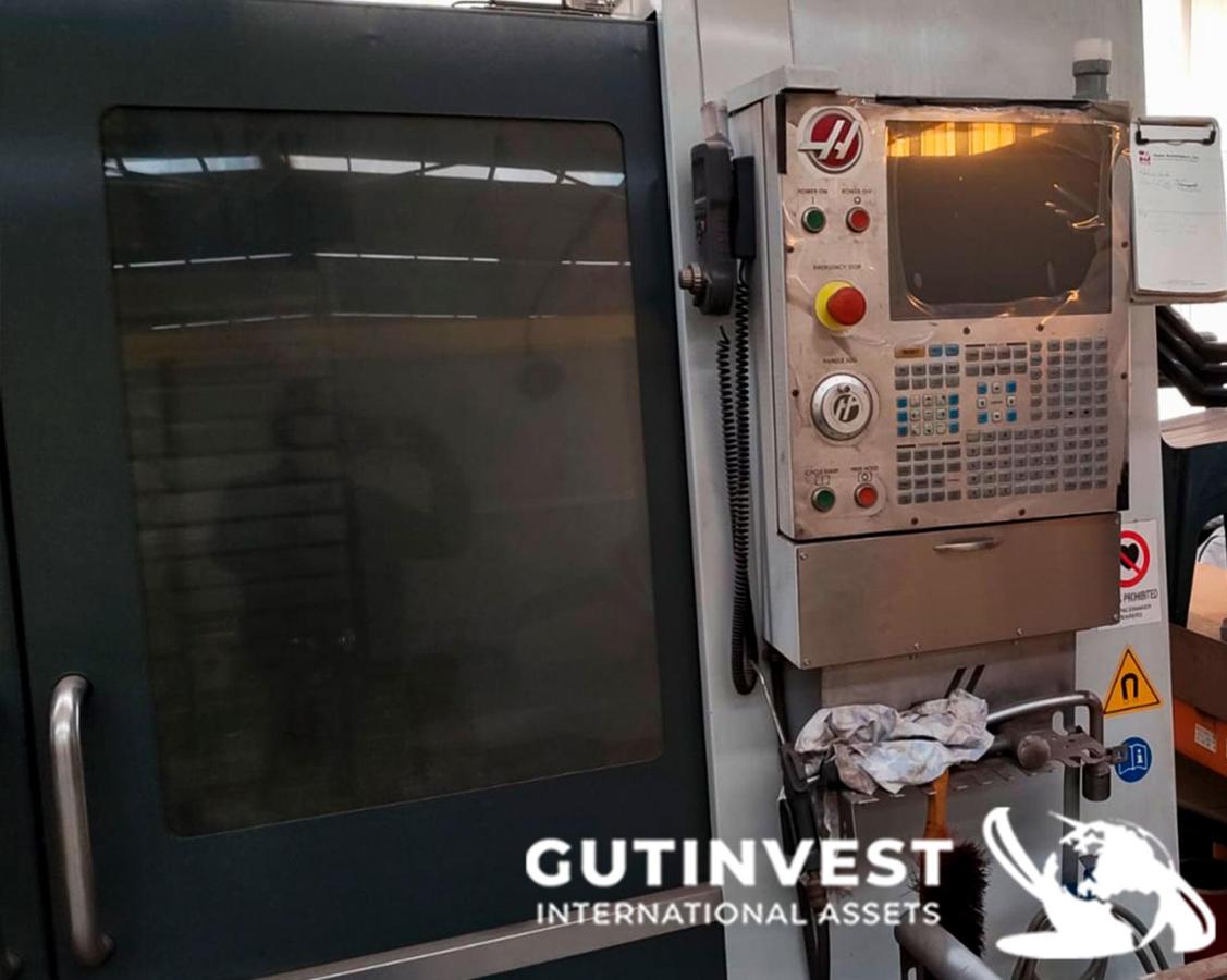 Usado Centro de mecanizado vertical CNC